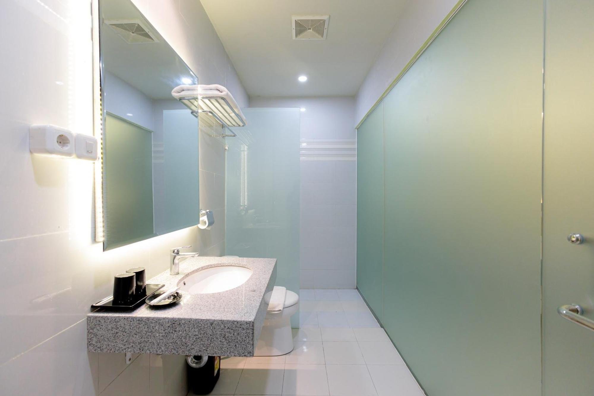 Sans Hotel 88 Andalan Surabaya By Reddoorz Eksteriør bilde